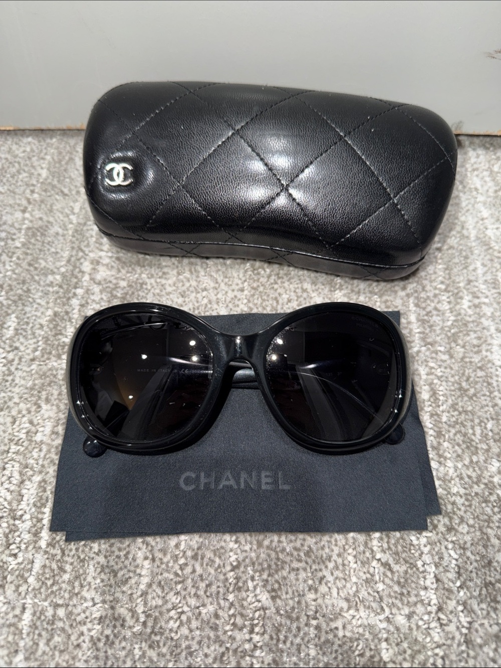 CHANEL Black beige Oversized Round Sunglasses turnlock 5235-Q 501/T3 with Case